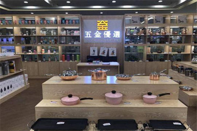 五金連鎖加盟與自營零售 投資成本全解析